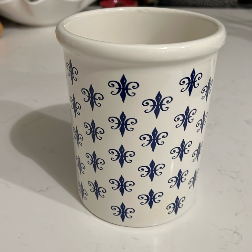Sur La Table kitchen utensil holder
